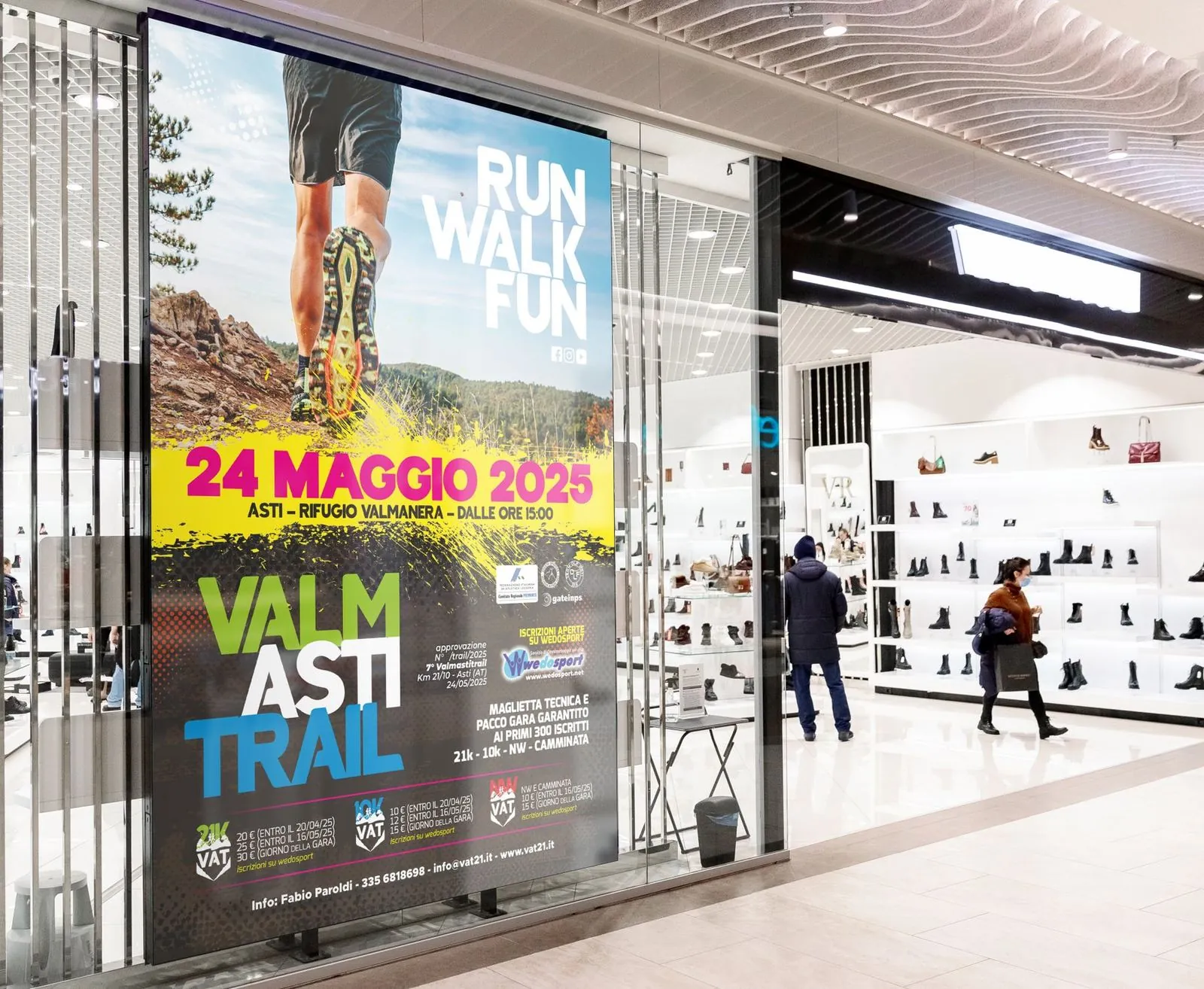Vetrina centro commerciale, Alba
